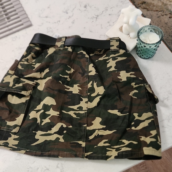 Almost Famous Green Tan Skater Mini Skirt - Picture 3 of 9